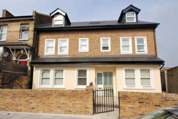 2 bedroom Flat for s...